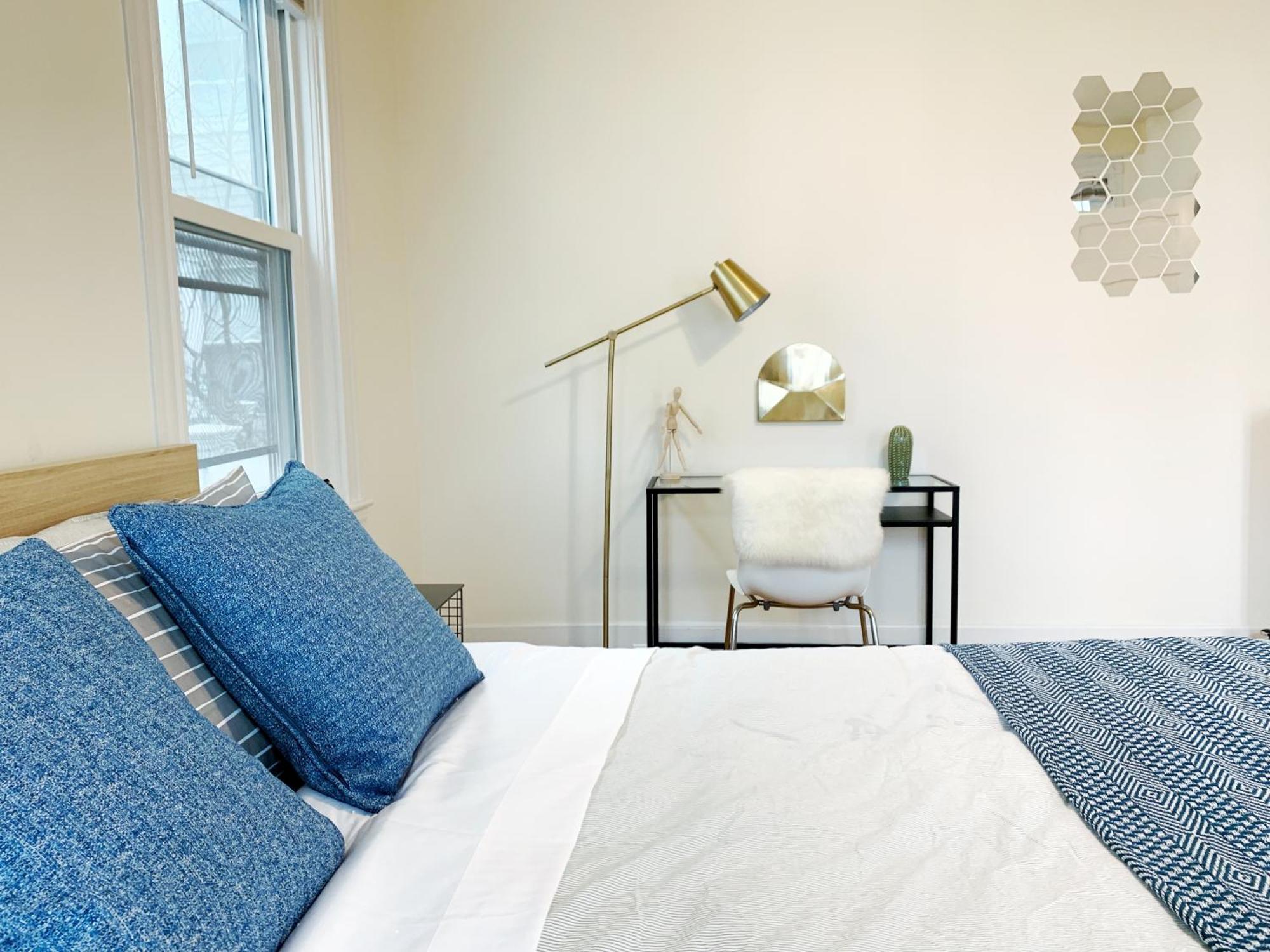 Best Location At Harvard University! 4 Bedroom Apartment! Two Units Available! Кембридж Экстерьер фото